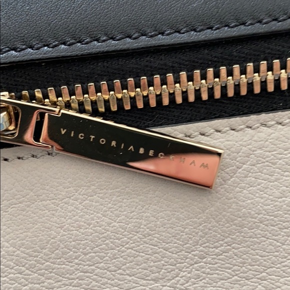 A Victoria Beckham crossbody - Picture 2 of 3